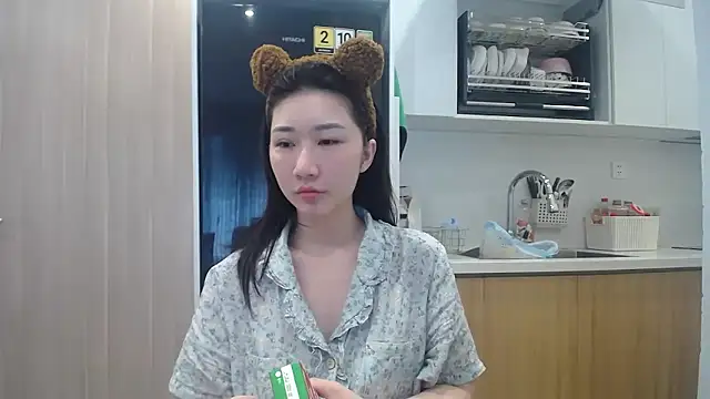 Snapshot of Asiagirll chatting on 05-07-26, 01:33 Asiagirll online show from 05-07-26, 01:33