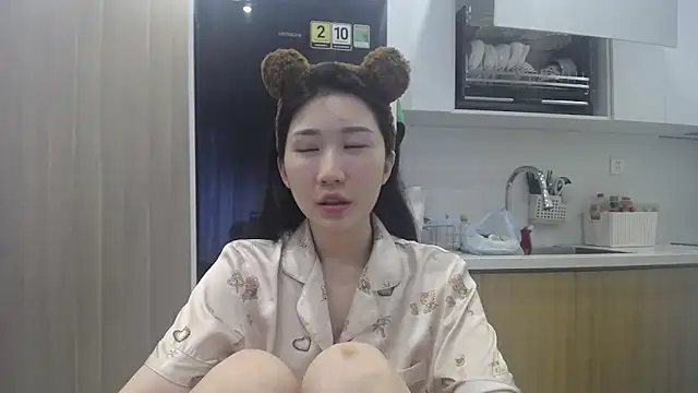 Snapshot of Asiagirll chatting on 05-16-26, 10:47 Asiagirll online show from 05-16-26, 10:47