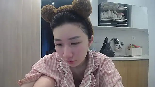 Snapshot of Asiagirll chatting on 05-25-26, 10:38 Asiagirll online show from 05-25-26, 10:38