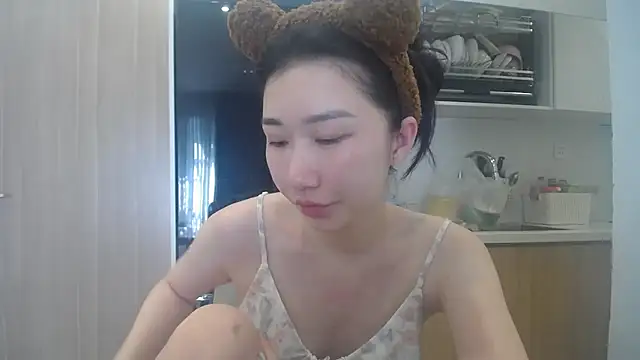 Snapshot of Asiagirll chatting on 05-28-26, 01:14 Asiagirll online show from 05-28-26, 01:14