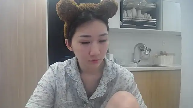Snapshot of Asiagirll chatting on 05-28-26, 01:41 Asiagirll online show from 05-28-26, 01:41