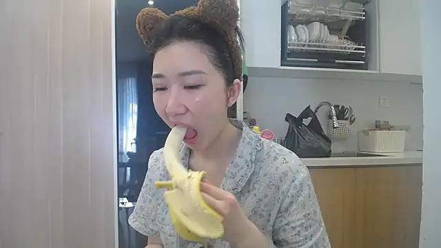 Snapshot of Asiagirll chatting on 06-04-26, 01:33 Asiagirll online show from 06-04-26, 01:33