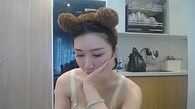 Snapshot of Asiagirll chatting on 06-05-26, 06:52 Asiagirll online show from 06-05-26, 06:52