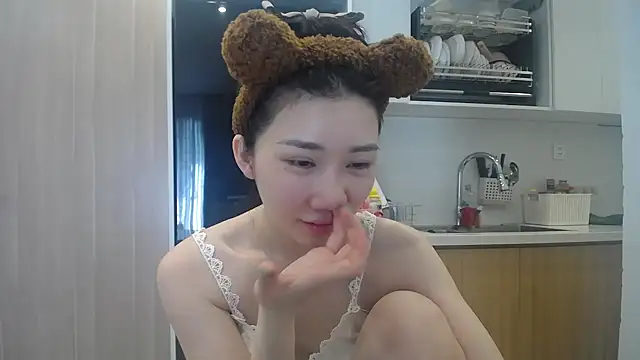 Snapshot of Asiagirll chatting on 06-08-26, 01:50 Asiagirll online show from 06-08-26, 01:50