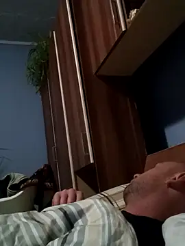 Snapshot of Rolandxxxr chatting on 01-05-25, 05:20 Rolandxxxr online show from 01-05-25, 05:20