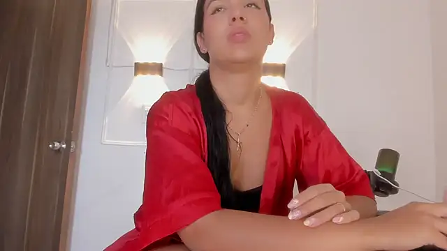 Hanna Risso online show from 05-22-26, 06:02