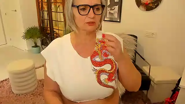 Snapshot of Milf-Ella chatting on 02-24-25, 03:31 Milf-Ella online show from 02-24-25, 03:31