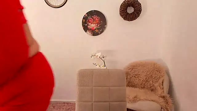 Snapshot of Milf-Ella chatting on 10-20-25, 08:37 Milf-Ella online show from 10-20-25, 08:37