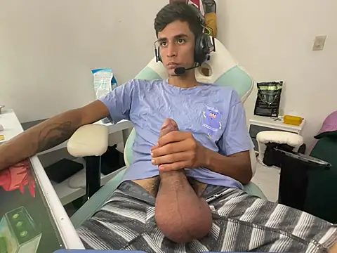 Snapshot of Max_TheHorseDick chatting on 12-11-24, 03:56 Max TheHorseDick online show from 12-11-24, 03:56