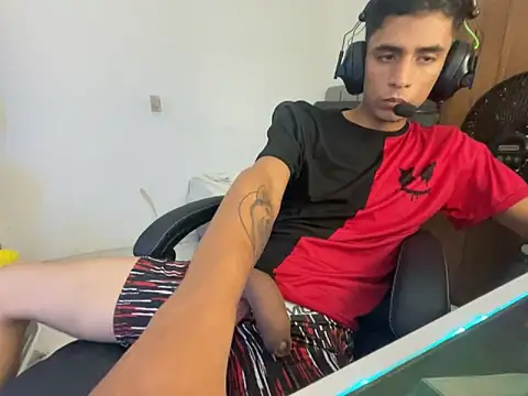 Snapshot of Max_TheHorseDick chatting on 12-31-24, 03:12 Max TheHorseDick online show from 12-31-24, 03:12