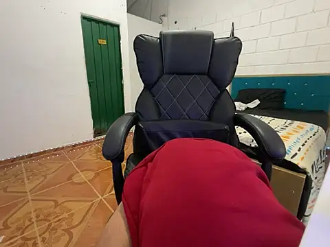 Snapshot of Max_TheHorseDick chatting on 03-07-25, 12:37 Max TheHorseDick online show from 03-07-25, 12:37