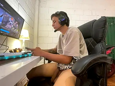 Snapshot of Max_TheHorseDick chatting on 09-12-25, 02:22 Max TheHorseDick online show from 09-12-25, 02:22