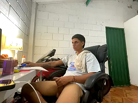 Snapshot of Max_TheHorseDick chatting on 11-20-25, 02:12 Max TheHorseDick online show from 11-20-25, 02:12