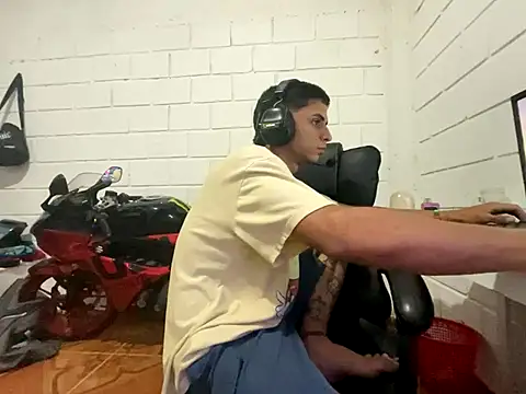 Snapshot of Max_TheHorseDick chatting on 12-03-25, 11:58 Max TheHorseDick online show from 12-03-25, 11:58