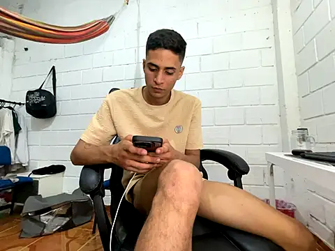 Snapshot of Max_TheHorseDick chatting on 12-14-25, 03:45 Max TheHorseDick online show from 12-14-25, 03:45