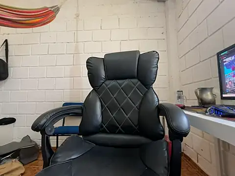 Snapshot of Max_TheHorseDick chatting on 12-14-25, 03:50 Max TheHorseDick online show from 12-14-25, 03:50