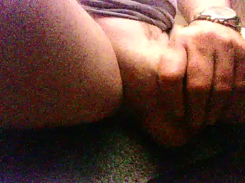 Snapshot of SDtinycok chatting on 03-05-26, 09:05 SDtinycok online show from 03-05-26, 09:05