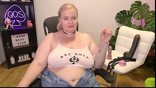 MargotGrey online show from 06-17-26, 04:19