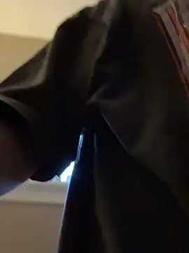 Snapshot of lukeychew chatting on 10-31-25, 01:01 lukeychew online show from 10-31-25, 01:01