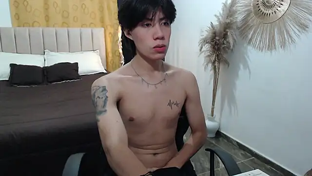 Snapshot of Elio-cam chatting on 11-08-25, 08:47 Elio-cam online show from 11-08-25, 08:47