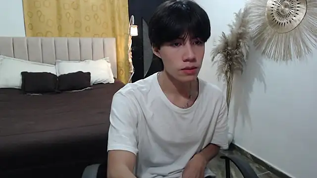 Snapshot of Elio-cam chatting on 11-15-25, 01:36 Elio-cam online show from 11-15-25, 01:36