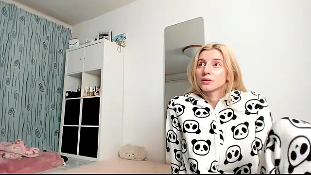 KenzieDawton online show from 01-10-25, 05:15