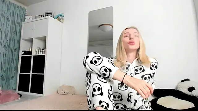 KenzieDawton online show from 02-19-25, 05:49