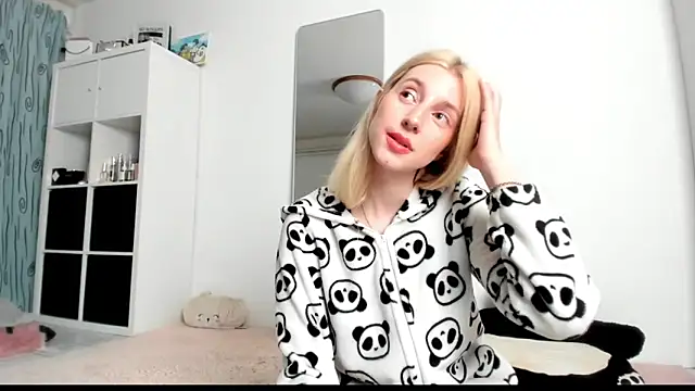 KenzieDawton online show from 03-12-25, 08:08