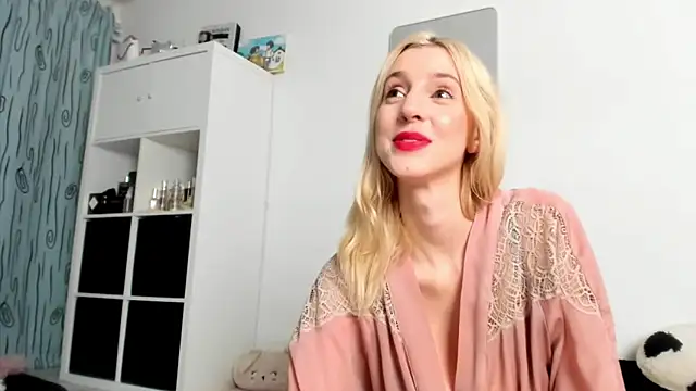 KenzieDawton online show from 09-17-25, 08:21