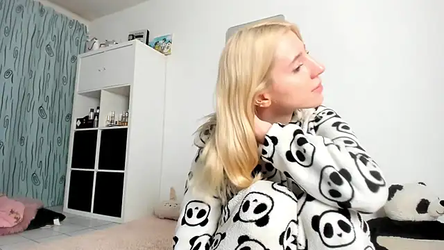 KenzieDawton online show from 10-10-25, 06:01