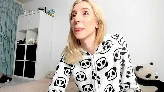 KenzieDawton online show from 11-06-25, 04:46