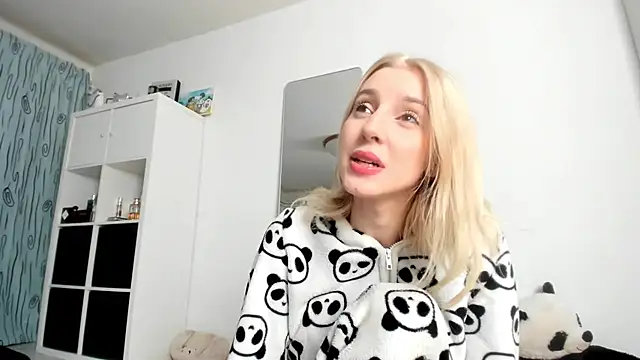 KenzieDawton online show from 11-22-25, 04:33