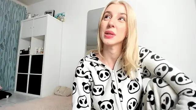 KenzieDawton online show from 11-24-25, 04:23