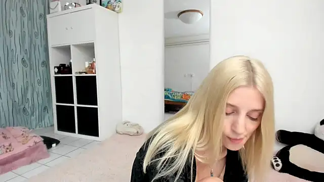 KenzieDawton online show from 05-20-26, 04:24