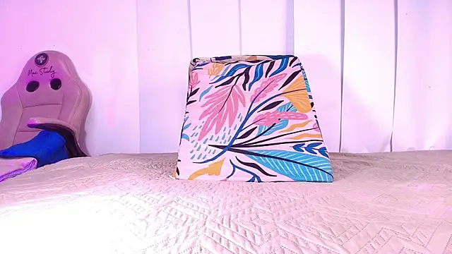 Snapshot of raven_lilith_ chatting on 10-26-25, 03:12 raven lilith online show from 10-26-25, 03:12