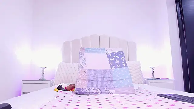 Snapshot of raven_lilith_ chatting on 10-31-25, 03:18 raven lilith online show from 10-31-25, 03:18