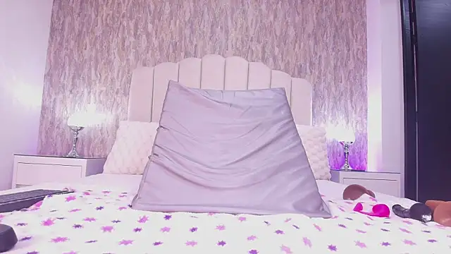 Snapshot of raven_lilith_ chatting on 11-12-25, 03:18 raven lilith online show from 11-12-25, 03:18