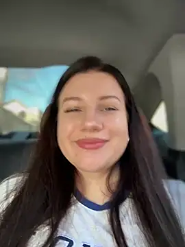 Snapshot of likaxxx chatting on 03-08-25, 08:33 likaxxx online show from 03-08-25, 08:33