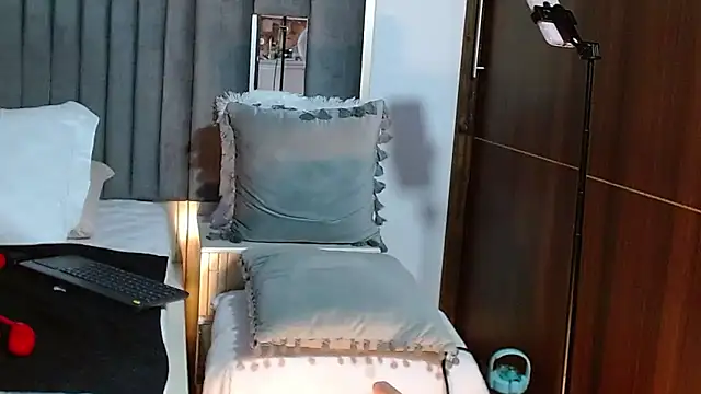 NatyTaylor online show from 01-30-25, 10:19