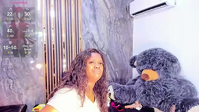 LauraSaenz01 online show from 10-26-25, 04:46