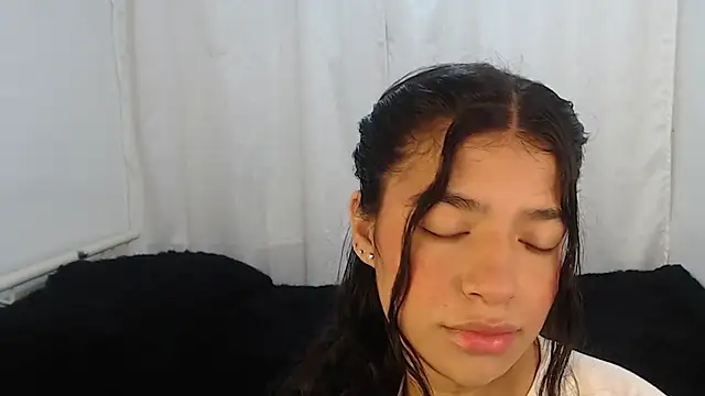 Snapshot of Liz_Galactic chatting on 12-15-24, 06:59 Liz Galactic online show from 12-15-24, 06:59