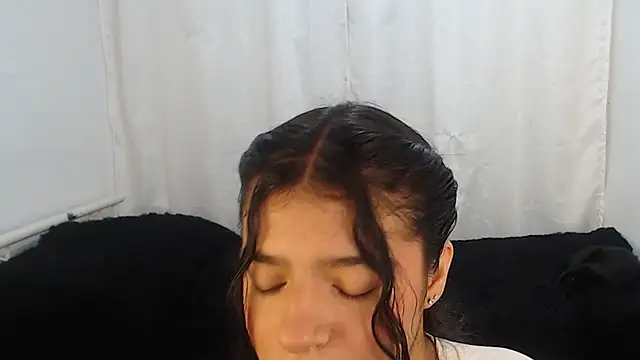 Snapshot of Liz_Galactic chatting on 12-15-24, 10:04 Liz Galactic online show from 12-15-24, 10:04