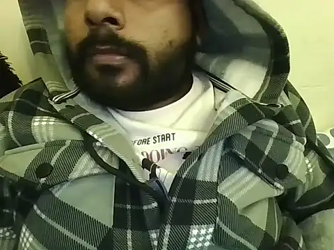 Snapshot of SHENOY3 chatting on 01-09-25, 02:22 SHENOY3 online show from 01-09-25, 02:22