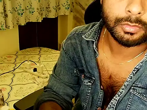 Snapshot of SHENOY3 chatting on 09-18-25, 06:10 SHENOY3 online show from 09-18-25, 06:10