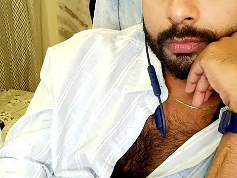 Snapshot of SHENOY3 chatting on 11-05-25, 04:18 SHENOY3 online show from 11-05-25, 04:18