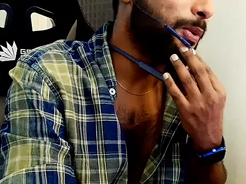 Snapshot of SHENOY3 chatting on 11-20-25, 05:01 SHENOY3 online show from 11-20-25, 05:01