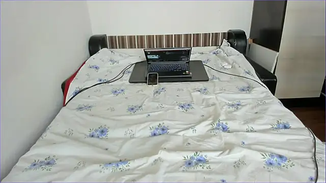 sweet-tinqerbell online show from 06-12-26, 04:55