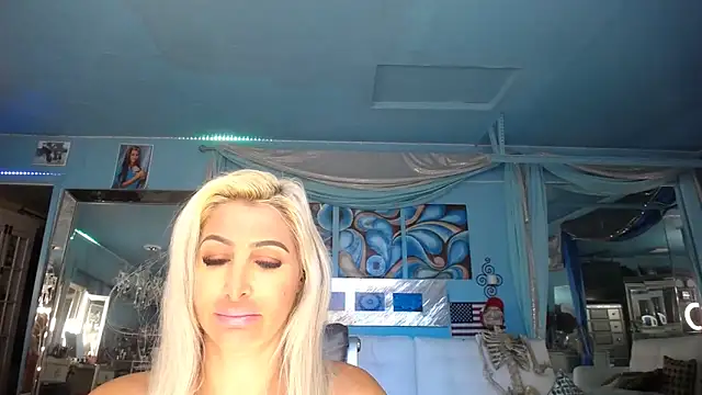 Snapshot of ADRIANNA_FOX chatting on 03-01-25, 08:13 ADRIANNA FOX online show from 03-01-25, 08:13