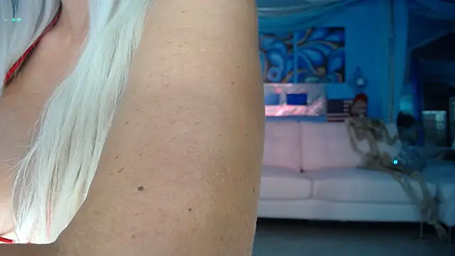 Snapshot of ADRIANNA_FOX chatting on 03-15-25, 04:46 ADRIANNA FOX online show from 03-15-25, 04:46