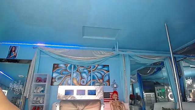 Snapshot of ADRIANNA_FOX chatting on 09-20-25, 07:42 ADRIANNA FOX online show from 09-20-25, 07:42